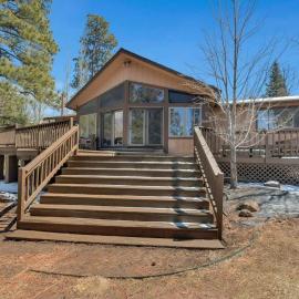 Country Club Cabin with Hot Tub