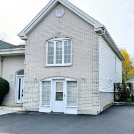 The Home Sweet Home 20 Mnt away From Airport, hotel em Vaudreuil-Dorion