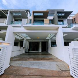 142 spacious 3storey 6BR 6bath for big family wedding birthday easy parking, hotel a Gelugor
