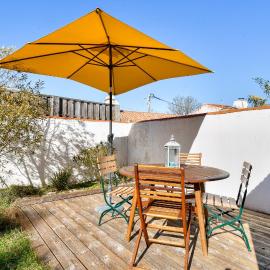 Maison pour 4 avec jardin et terrasse - 500m plage, hotel a Barbâtre