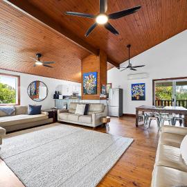 5 bedroom home close to beach, pool and pet friendly