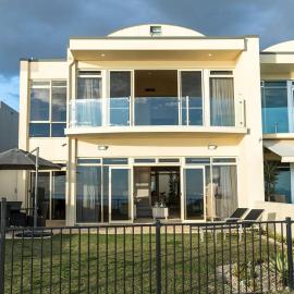 Beach Bliss - Ocean Views - Private Beach Access, hotel v destinaci Grange