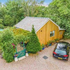 The Little Gate House at Gate House Holidays, hotel in Llandegla