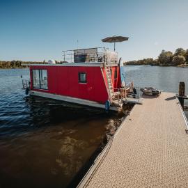 Schwimmendes Ferienhaus "Enola" Ihr Riverloft auf der Havel, hotel in Fürstenberg