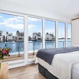 5 Beaufort - Wasserhaus, Meerblick, Sauna, Dachterrasse, Bootsanleger, Strandkorb, hotell i Olpenitz