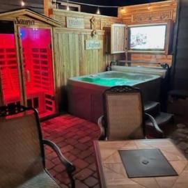 Romantic Couples Retreat - Tahoe Room, Hotel in Reno