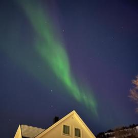 Villa Valentina by Arctic Prive - Northern Lights Villa with Sauna & Fjord View in Alta, hotel en Alta