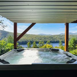 Sunset, Lake and Mtn View, Theater, Hot Tub, Xbox, Close to Sunday River, hotel a Bryant Pond