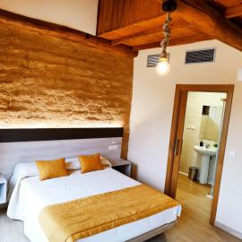 Hostal Restaurante LA SENDA, hotel in Camponaraya