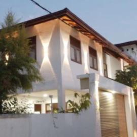 Spacious 4BR Green Court Villa for 8-10 Guests AC & Hot Water Thalawathugoda