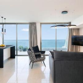 Lovely 3 Bedroom Mini Penthouse on 30th Floor