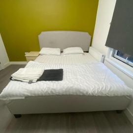 Heathrow Close Comfort Room, hotel v destinácii Stanwell