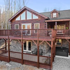 Woodlake Log Cabin, Hotel in Elk Park