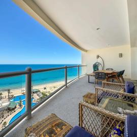 Serenity by the Sea Stunning Beachfront Condo #1003, khách sạn ở Playa Encanto