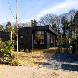 Knus gezinsverblijf in Cosi Tiny House op de Veluwe, khách sạn ở Epe