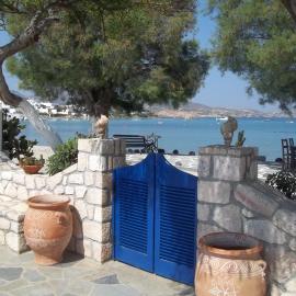 Floras Rooms, hotel in Pollonia