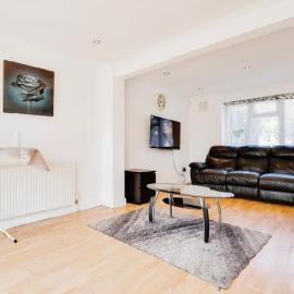 3-Bed - Sleeps 5 - Pets - Parking