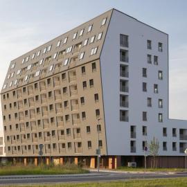 2x2x2 apartment - nový 2 izbový apartmán, 2-minúty od letiska, 2- garáže, hotel in M R Stefanik