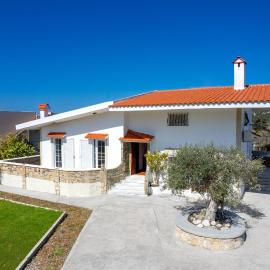 Yannis Place