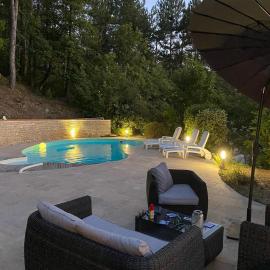 Oasis en Provence, piscine, pinède et vue splendide, hotel a Digne-Les-Bains