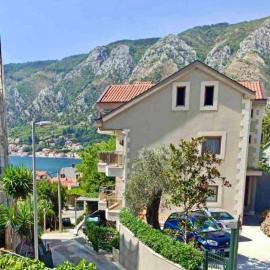 Spacious two bedroom apartment with free parking, ξενοδοχείο στη Ντόμπροτα