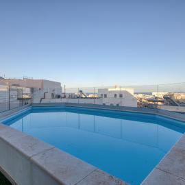 Beautiful Penthouse with pool and terrace, hotel in Is-Swieqi