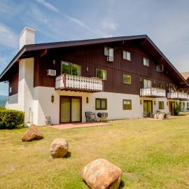 Mountaintop Condo w/ Great Mt Washington View, hotel in Glen