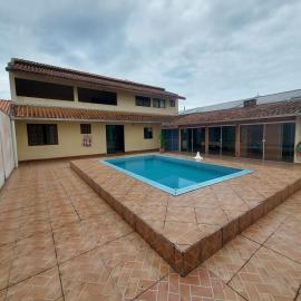 Sobrado espaçoso próximo a praia, hotel in Guaratuba
