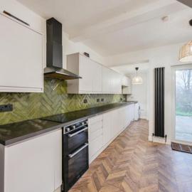 Modern 3-Bed House Nr City Centre & Hospital - Free Parking - Wifi - Free Netflix