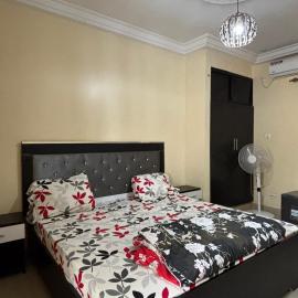 Chambre Meublée Confortable à 15 Minutes de l'Aéroport AIBD !, hôtel à Déni Diarke