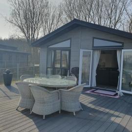 2-Bed Lodge Sleeps 5 w Hot Tub & Lake View
