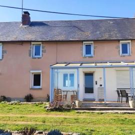 Charron में, होटल Maison conviviale près de Charron avec jardin, 100 m²