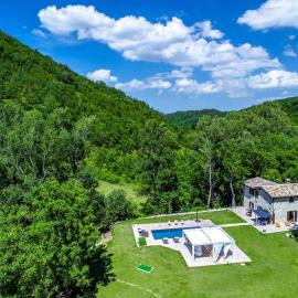 Casalino Galassi 4&2 by Marche Holiday Villas