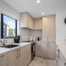Sunny 2 BR Oasis in Trentham, Hotel in Upper Hutt
