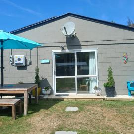 Bach on Waikawa 2 bedroom home, hotel in Picton