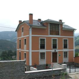 Apartamentos Rurales El Palacio de Doiras, hotelli kohteessa Boal
