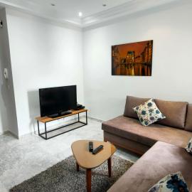 luxurious and cosy apartment close to tunsia mall lac 2, hotel i Al ‘Uwaynah