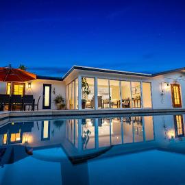 Fully Remodeled, Huge Backyard, Pet-Friendly, Pool, hotel di Palm Beach Gardens