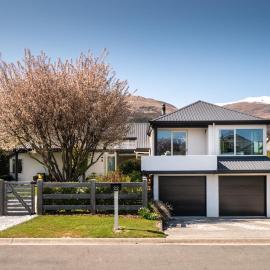 Arrowtown Family Home with spa, hotel in Arrowtown