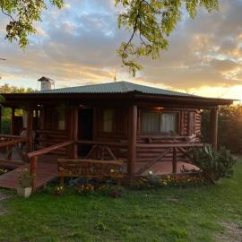 cabaña octogonal rodeada de naturaleza, hotel in Belén de Escobar