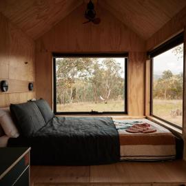 Secluded Cabin Stay - Pet Friendly & Off-Grid - Nev, hotel in Glen Alice