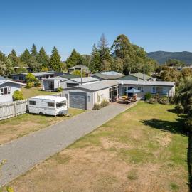 Mountain Serenity - Te Anau Holiday Home, Hotel in Te Anau