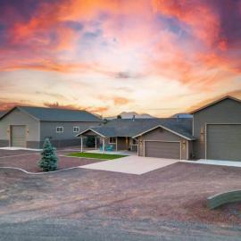 Pickleball at 7000ft Private home with Court, hotel i Elden Pueblo