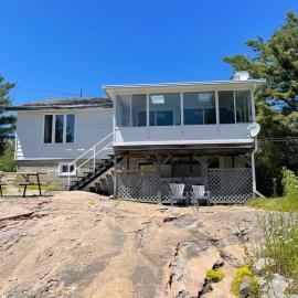 Georgian Bay 3-bdrm lakefront Main House, hotel a Dillon