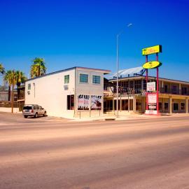 Whispering Palms Inn、デル・リオのホテル