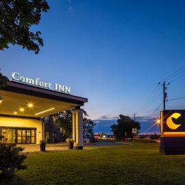 Comfort Inn Montreal Aeroport, hótel í Pointe-Claire