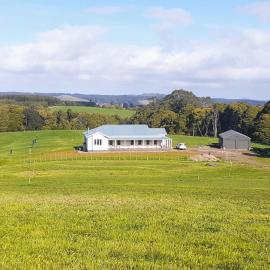 Stunning Top of the Otways Views 3-4 Bedroom House, hotel en Beech Forest