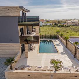 CROWONDER Villa Travera 3 with Heated Swimming Pool - CROWONDER LUXURY RENT, hotel in Privlaka