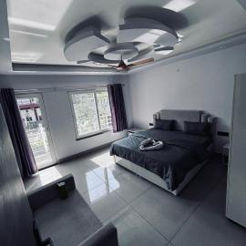 Hotel Amrit Bliss, hotel i Rishikesh
