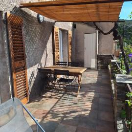 Maison de village avec terrasse, hotel in Brando